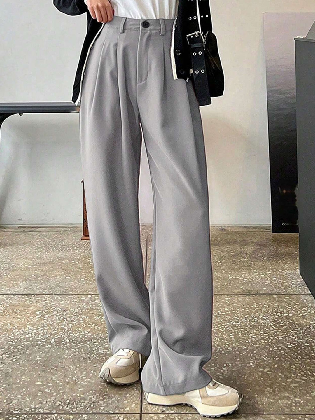 

FNOCKS Women Relaxed Straight Leg High-Rise Wrinkle Free Pleated Trousers, Grey