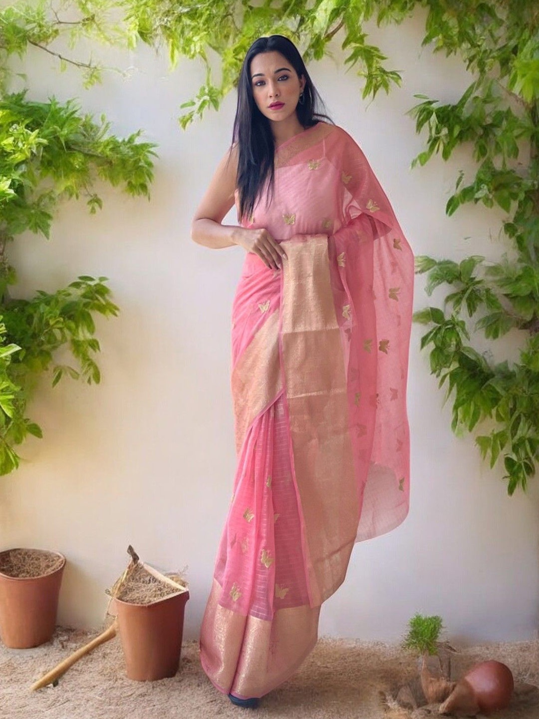 

Vastrasky Global Ethnic Motif Zari Woven Checked Saree, Pink