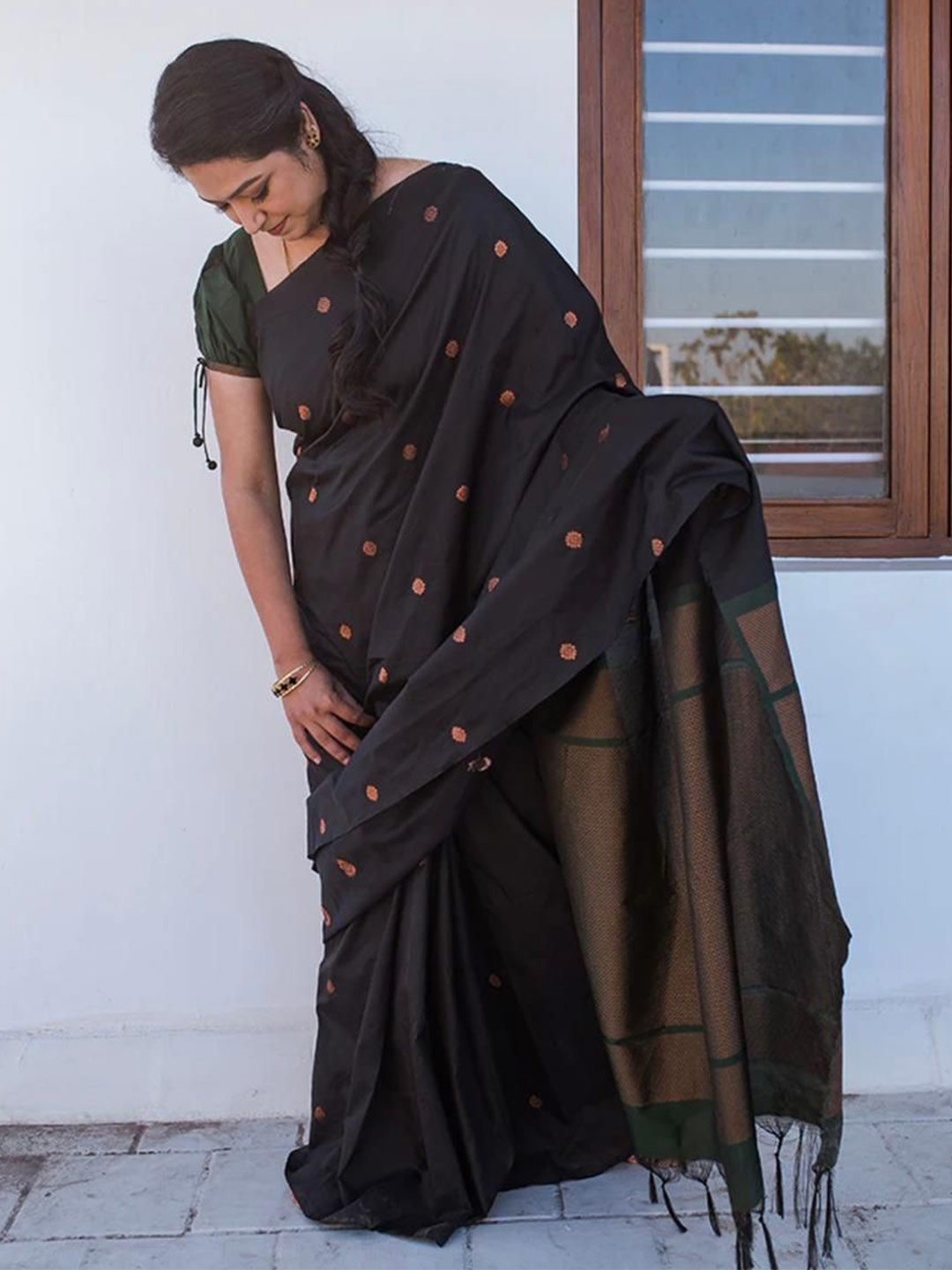 

Upalksh Ethnic Motif Zari Woven Banarasi Saree, Black