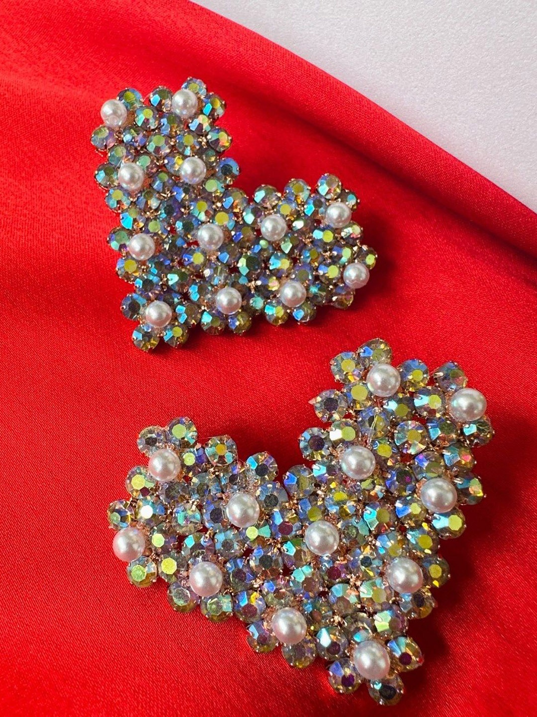 

AMADA JEWELS Stones Studded Pearls Beaded Heart Shaped Studs Earrings, White