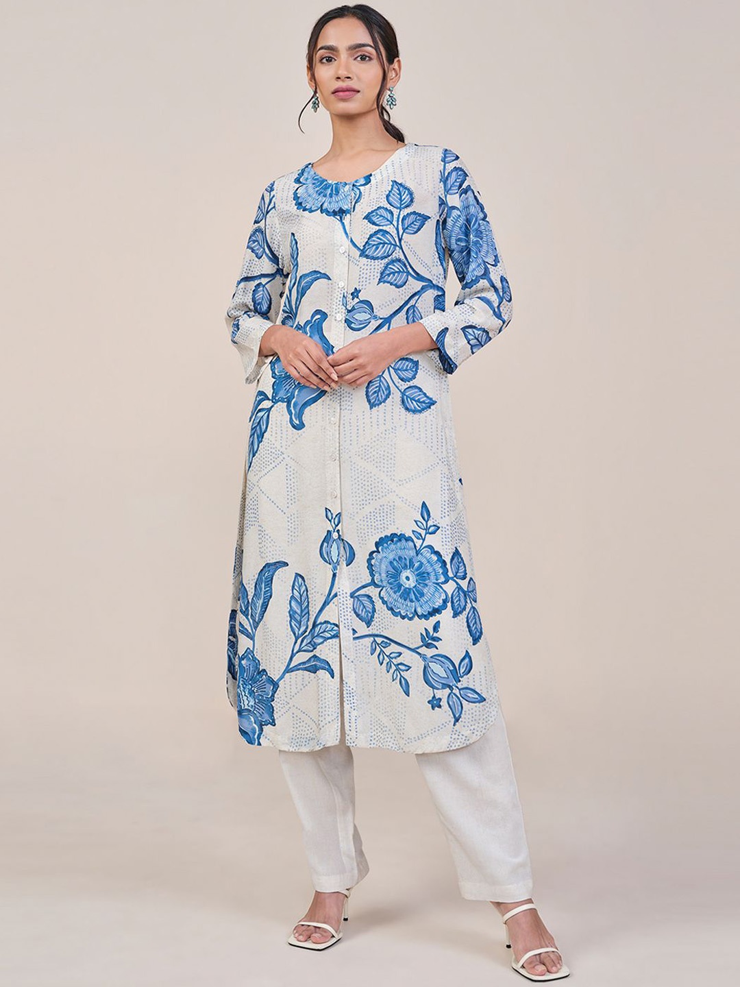 

Global Desi Floral Printed Round Neck Straight Kurta, Off white