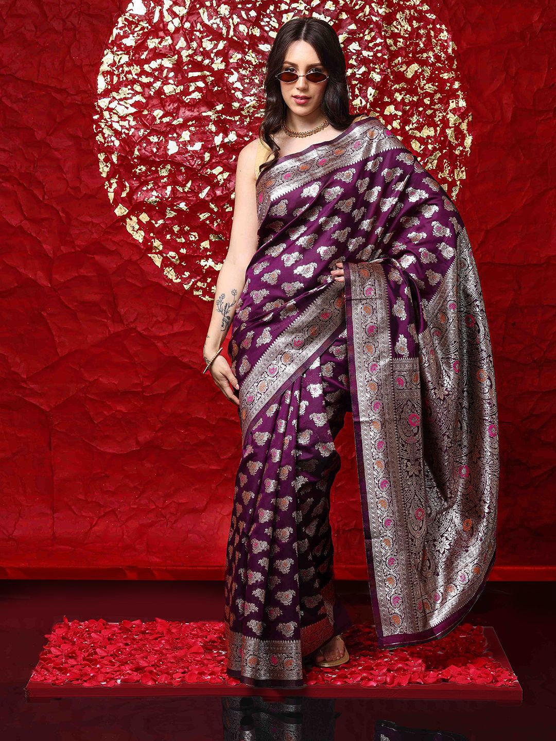 

Ishin Woven Design Zari Banarasi Saree, Burgundy