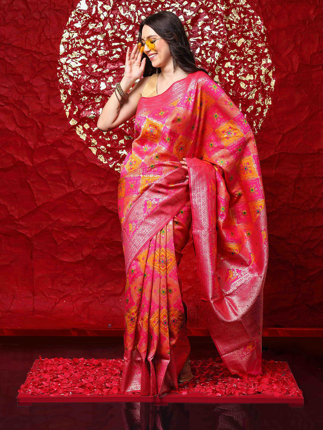 

Ishin Ethnic Motif Zari Woven Kanjeevaram Saree, Pink