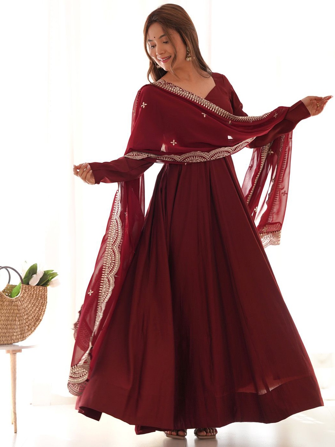 

JATRIQQ Sweetheart Neck Pleated Anarkali Kurta With Trouser & Dupatta, Maroon