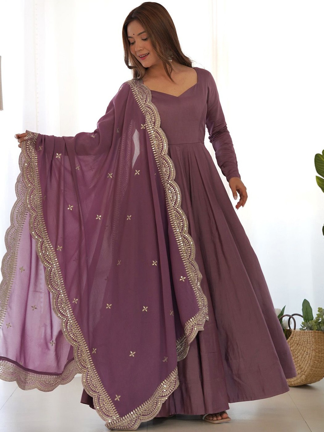

JATRIQQ Sweetheart Neck Pleated Anarkali Kurta With Trousers & Dupatta, Mauve