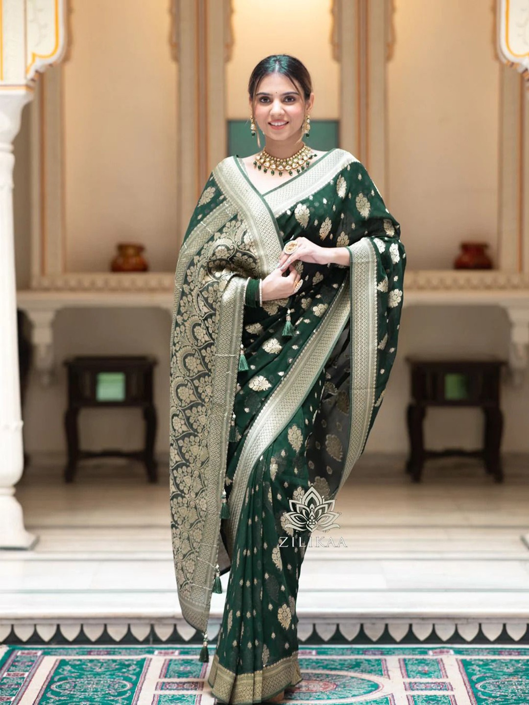 

revika Floral Zari Pure Silk Kanjeevaram Saree, Green