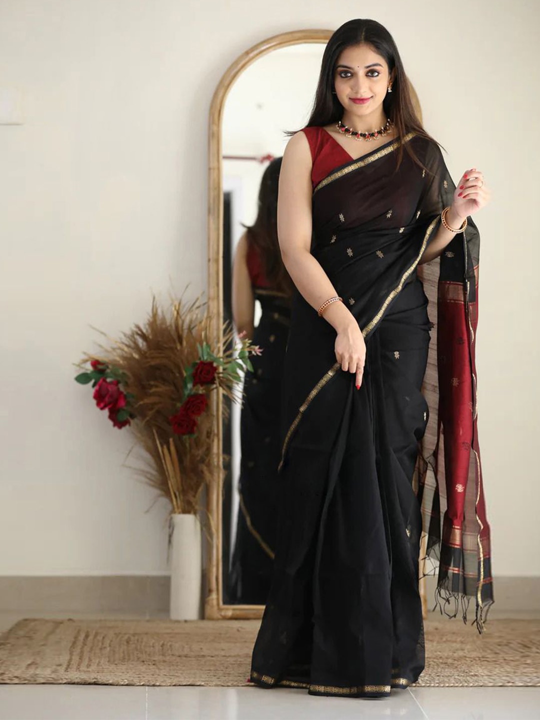 

revika Woven Design Zari Pure Silk Kanjeevaram Saree, Black
