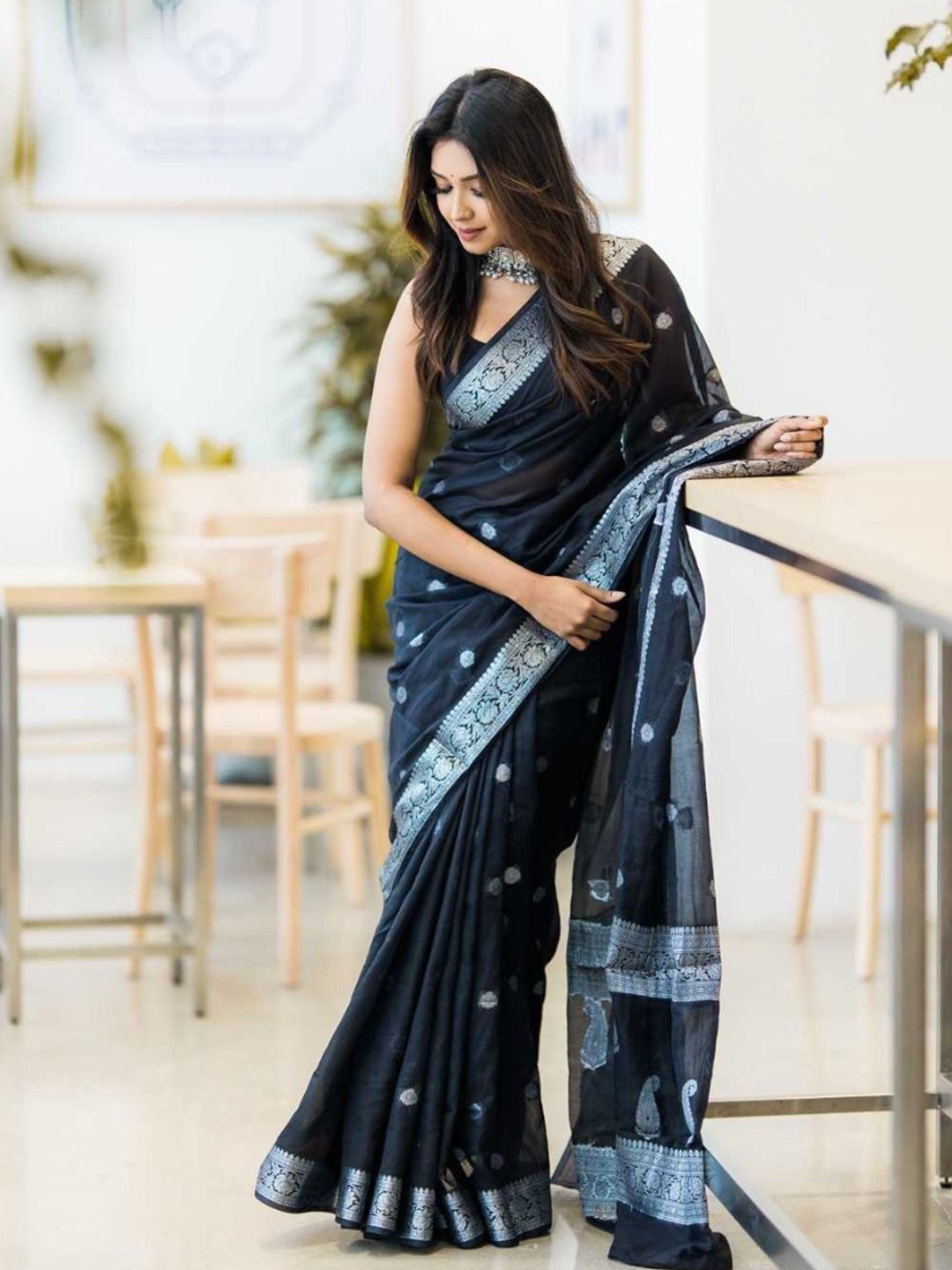 

revika Woven Designed Zari Pure Silk Kanjeevaram Saree, Black