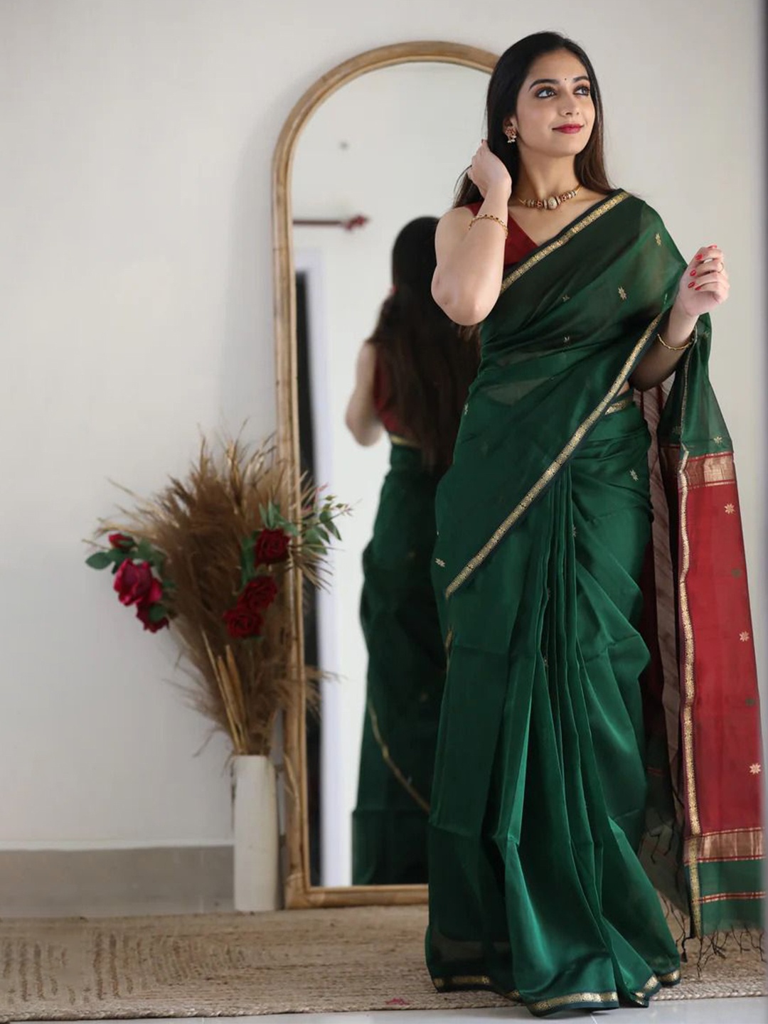 

revika Woven Design Zari Pure Silk Kanjeevaram Saree, Green