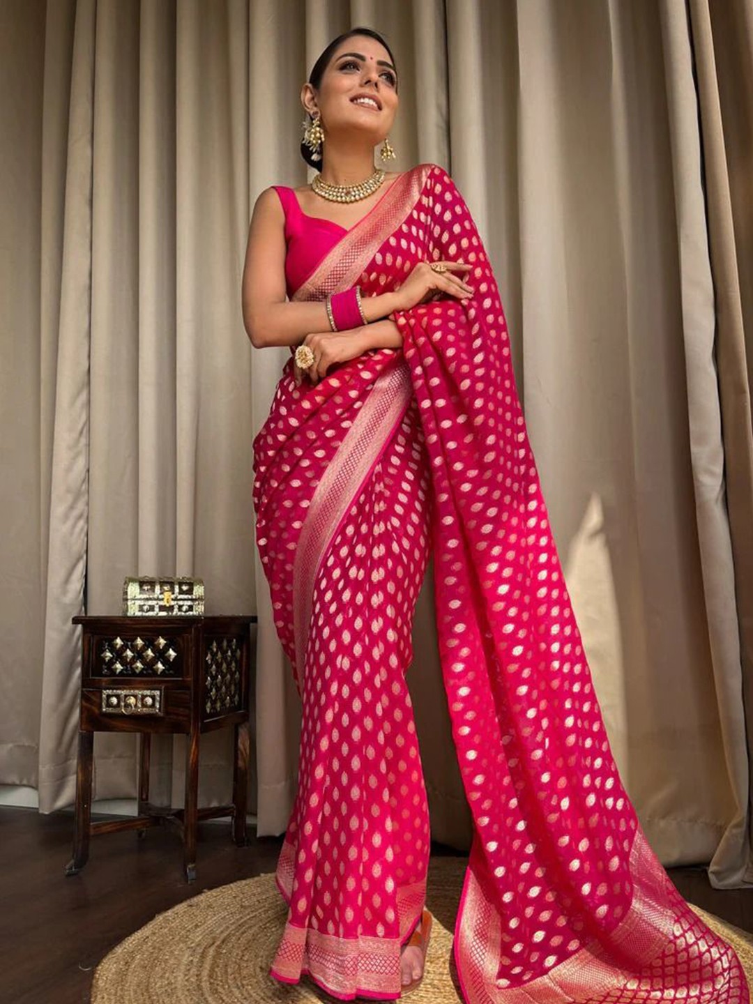 

revika Ethnic Motif Zari Woven Pure Silk Kanjeevaram Saree, Pink