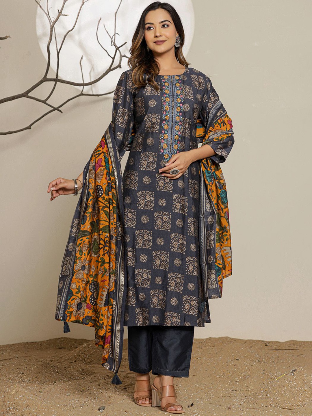 

Kaftanize Floral Printed Straight Kurta With Trouser & Dupatta, Blue