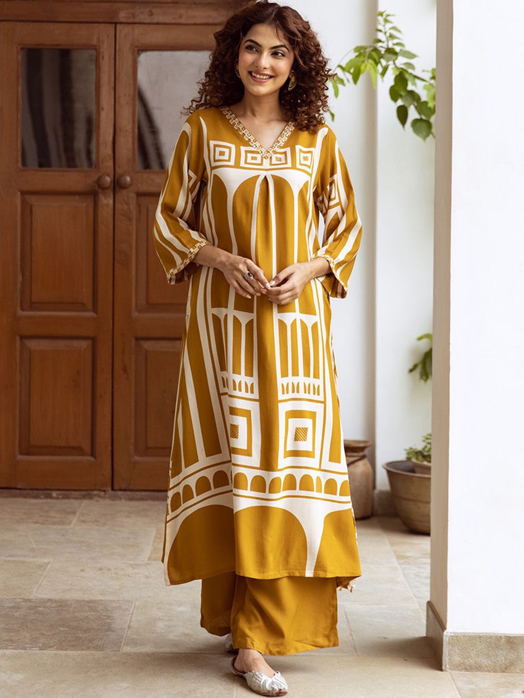 

Kaftanize Geometric Printed Straight Kurta With Palazzo, Yellow