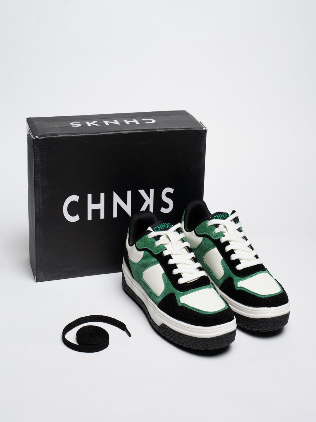 

CHNKS Unisex Colourblocked Sneakers, White