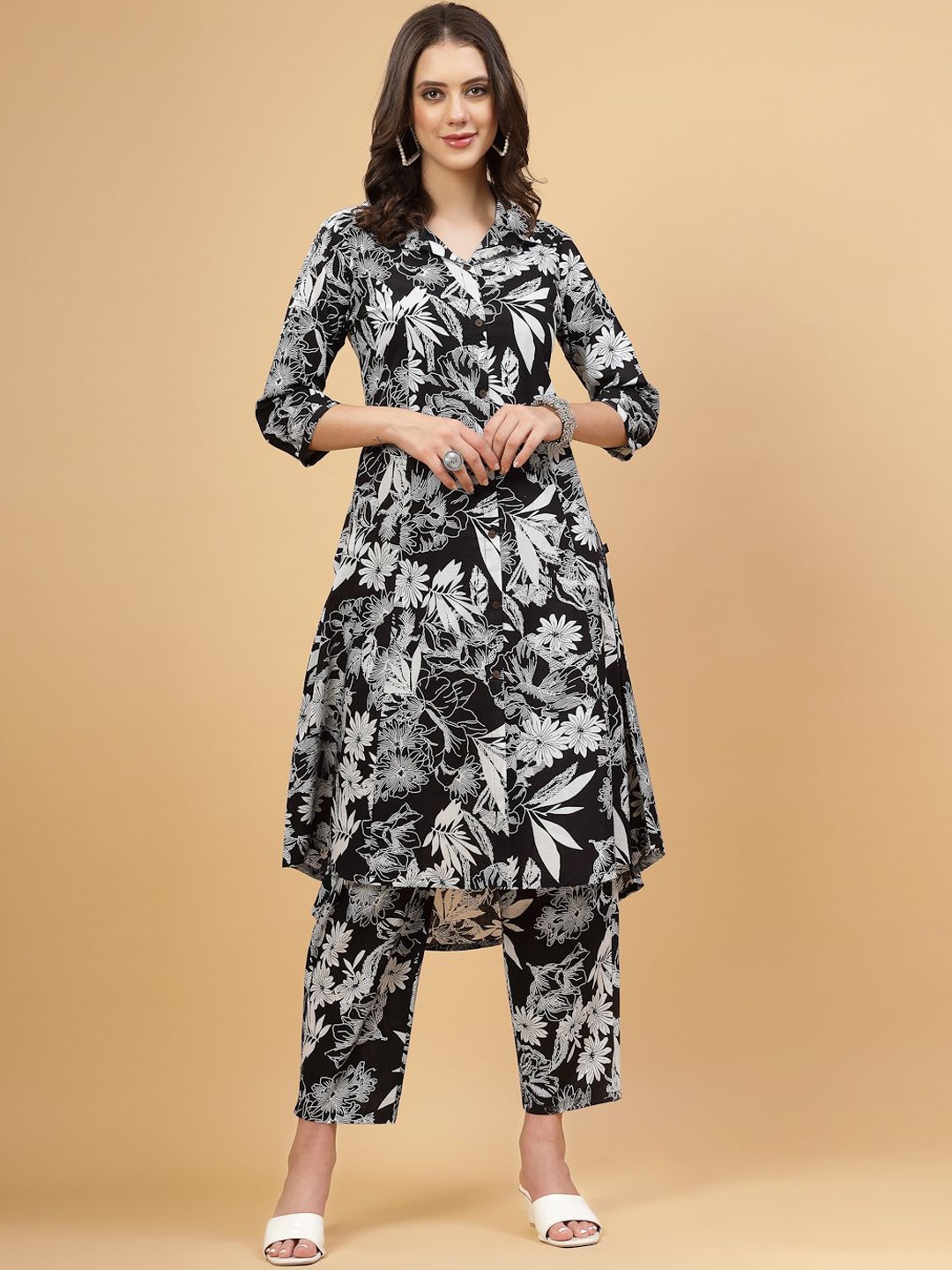 

Pistaa Floral Printed Regular Pure Cotton Kurta with Palazzos, Black