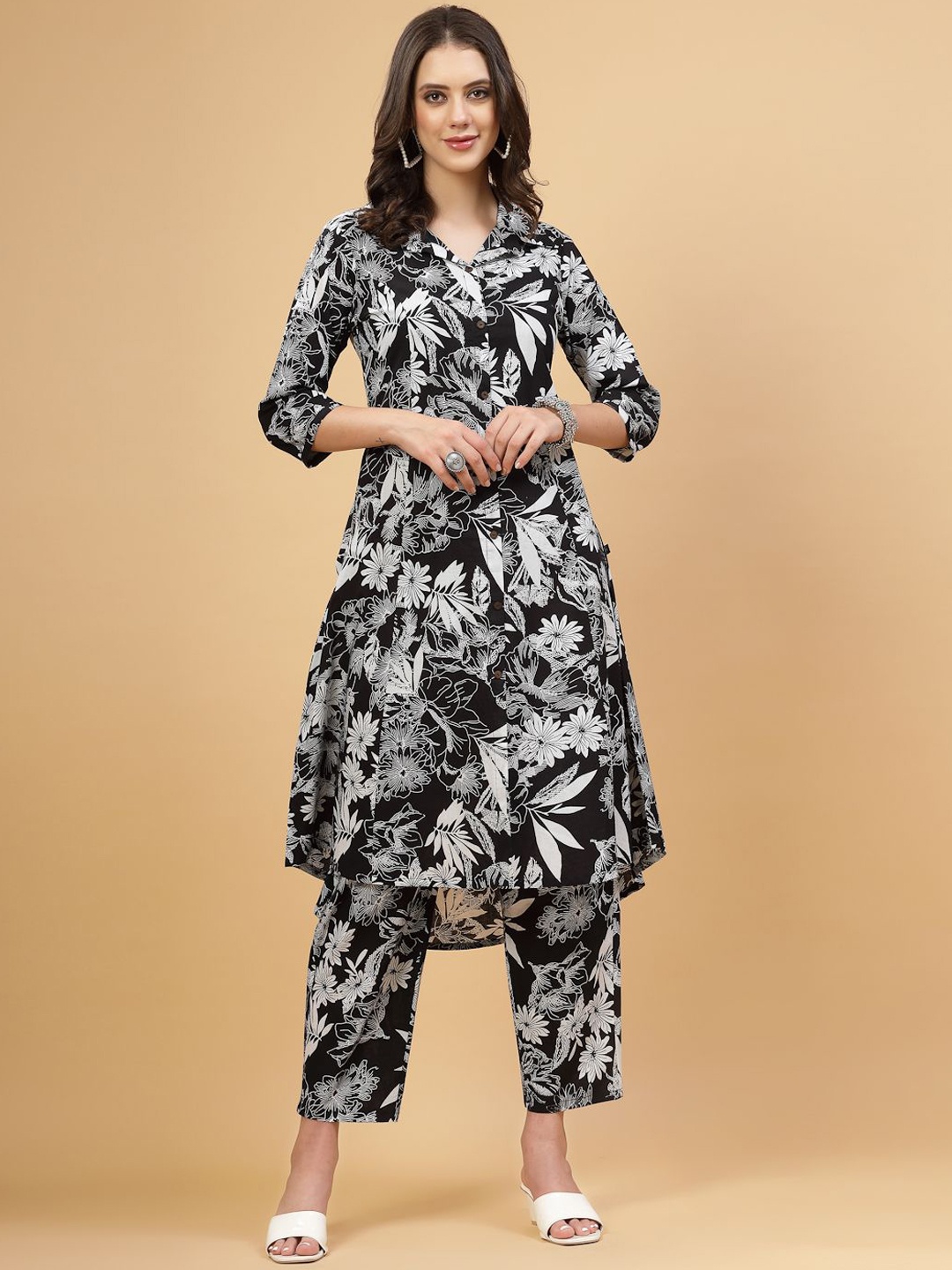 

Pistaa Floral Printed Regular Pure Cotton Kurta with Trousers, Black