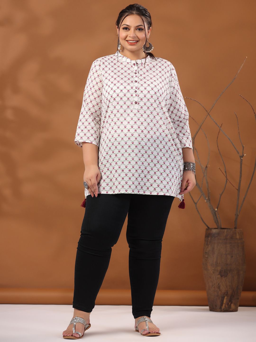 

Jaipur Kurti Plus Size Geometric Printed Mandarin Collar Pure Cotton Straight Kurti, White