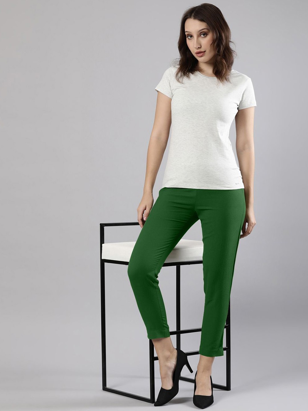 

Femmora Women Solid Regular Fit Comfort Mid-Rise Regular Trousers, Green