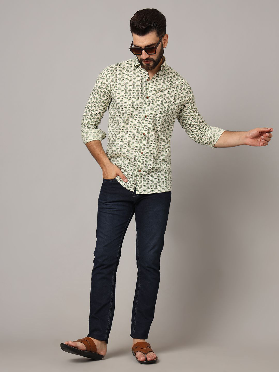 

MILLENNIAL MEN Men Spread Collar Comfort Floral Printed Casual Shirt, Green