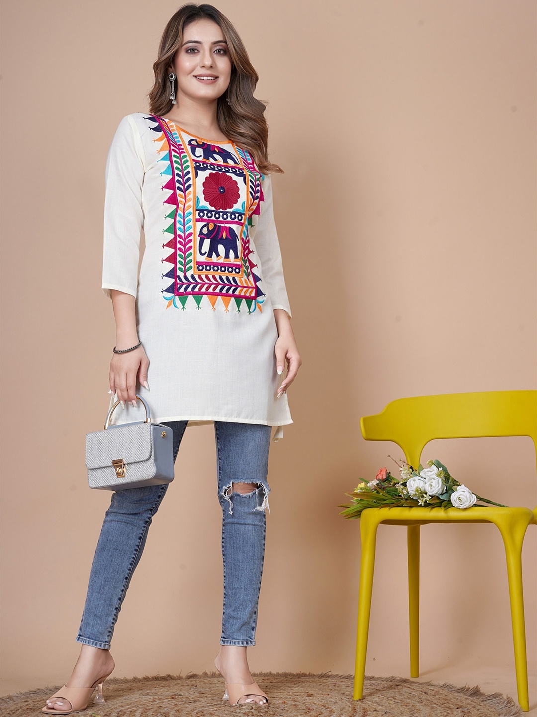 

Eshami Floral Print Cotton Top, White