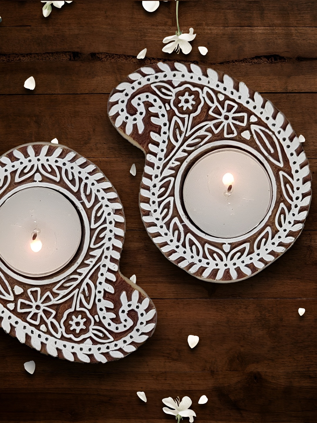 

The Artisan Emporium Brown & White 2 Pieces Printed Wooden T Light Candle Holder