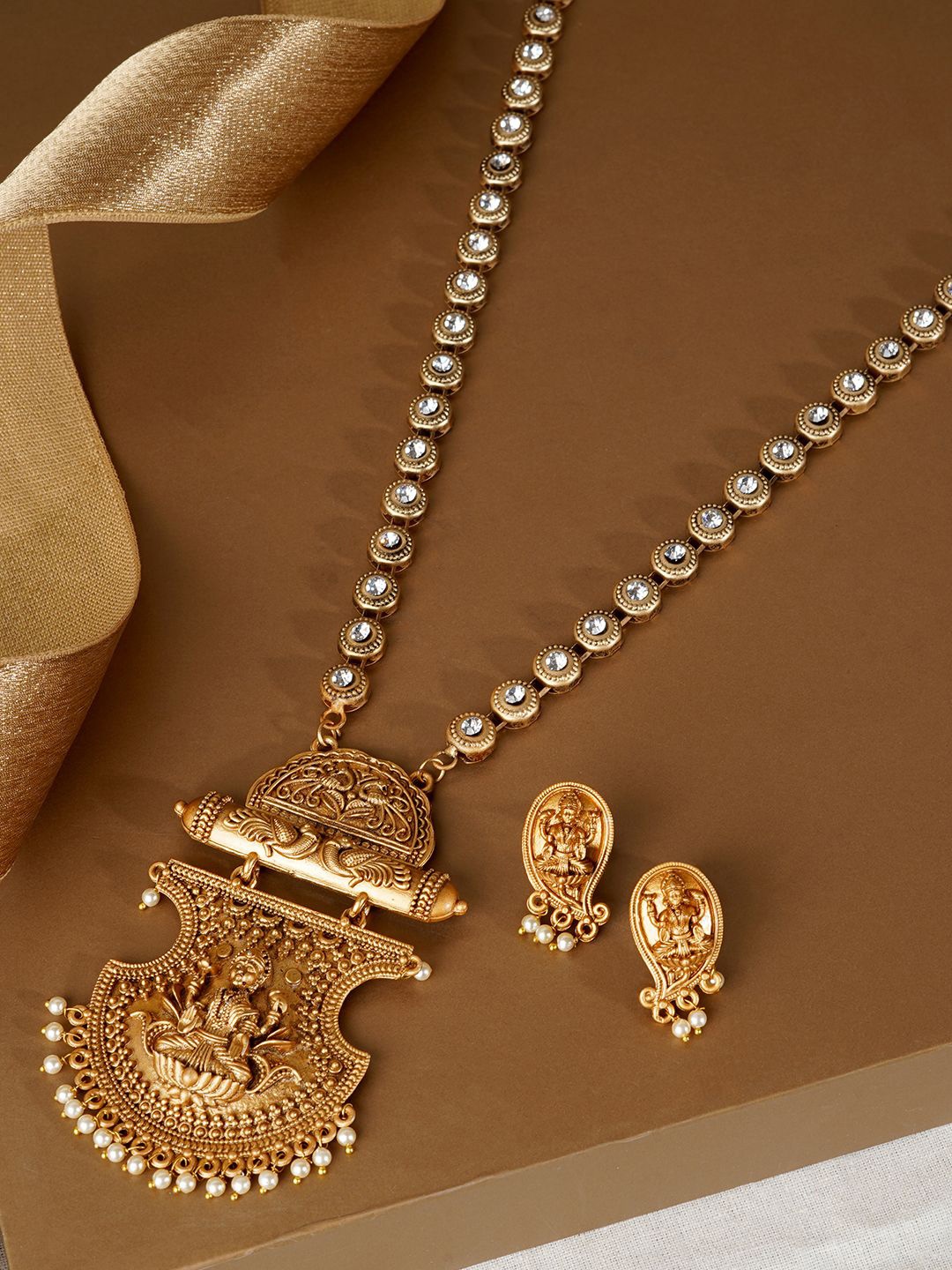 

TEEJH Stone- Studded Jewellery Set, Gold