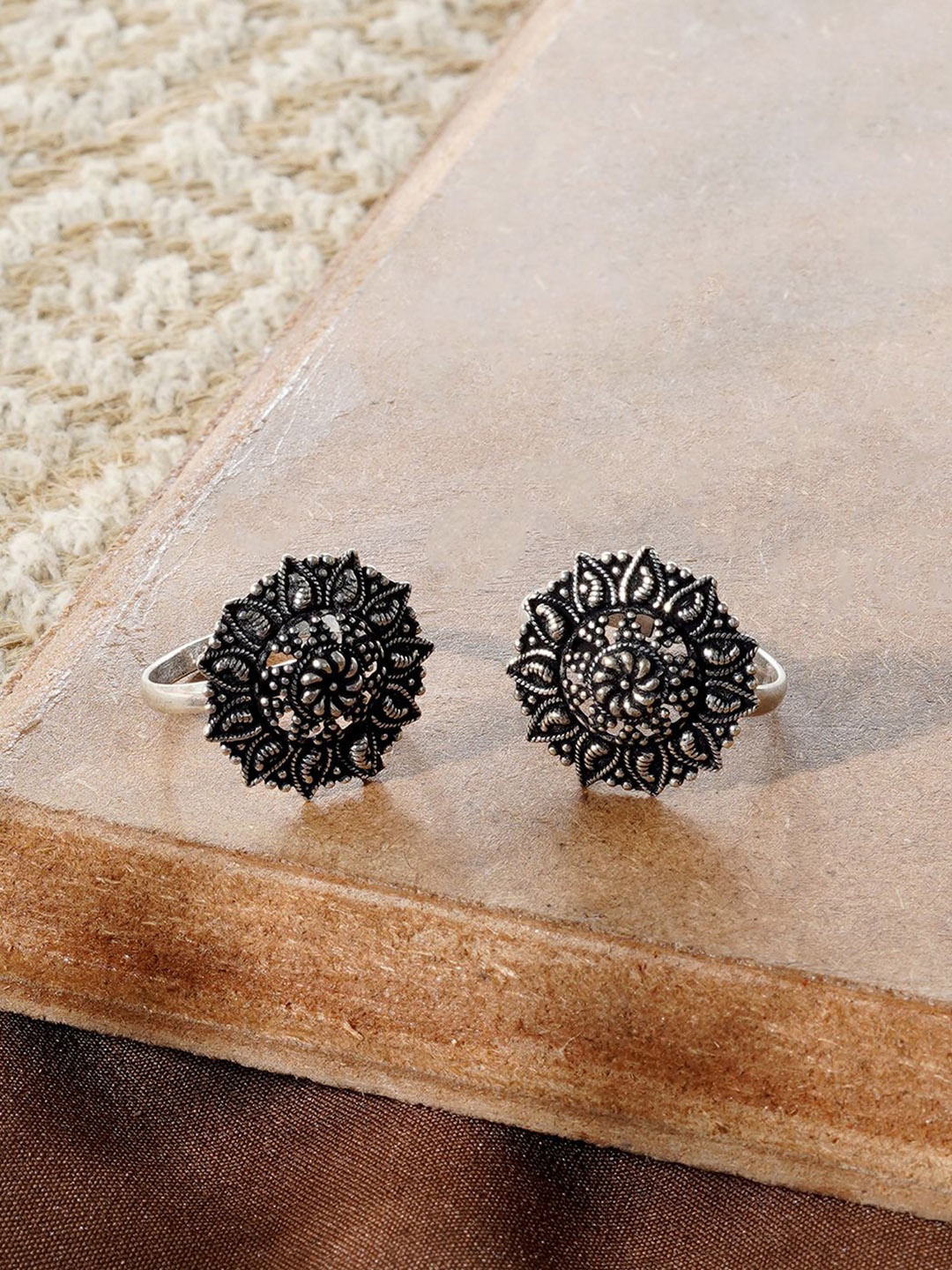 

TEEJH Saheli Silver-Plated Oxidised Toe Rings
