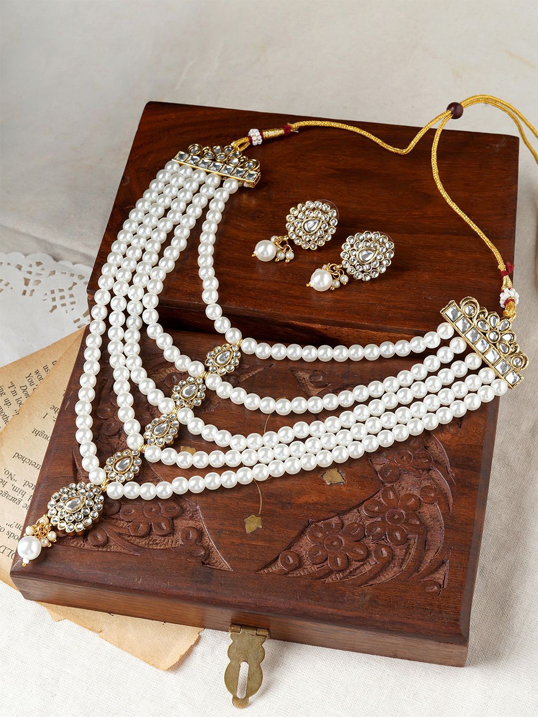 

TEEJH Gaekwar White Stone-Studded & Beaded Jewellery Set, Gold