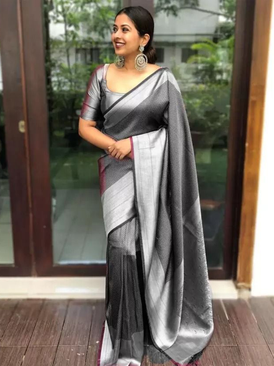 

revika Woven Design Zari Pure Silk Kanjeevaram Saree, Grey