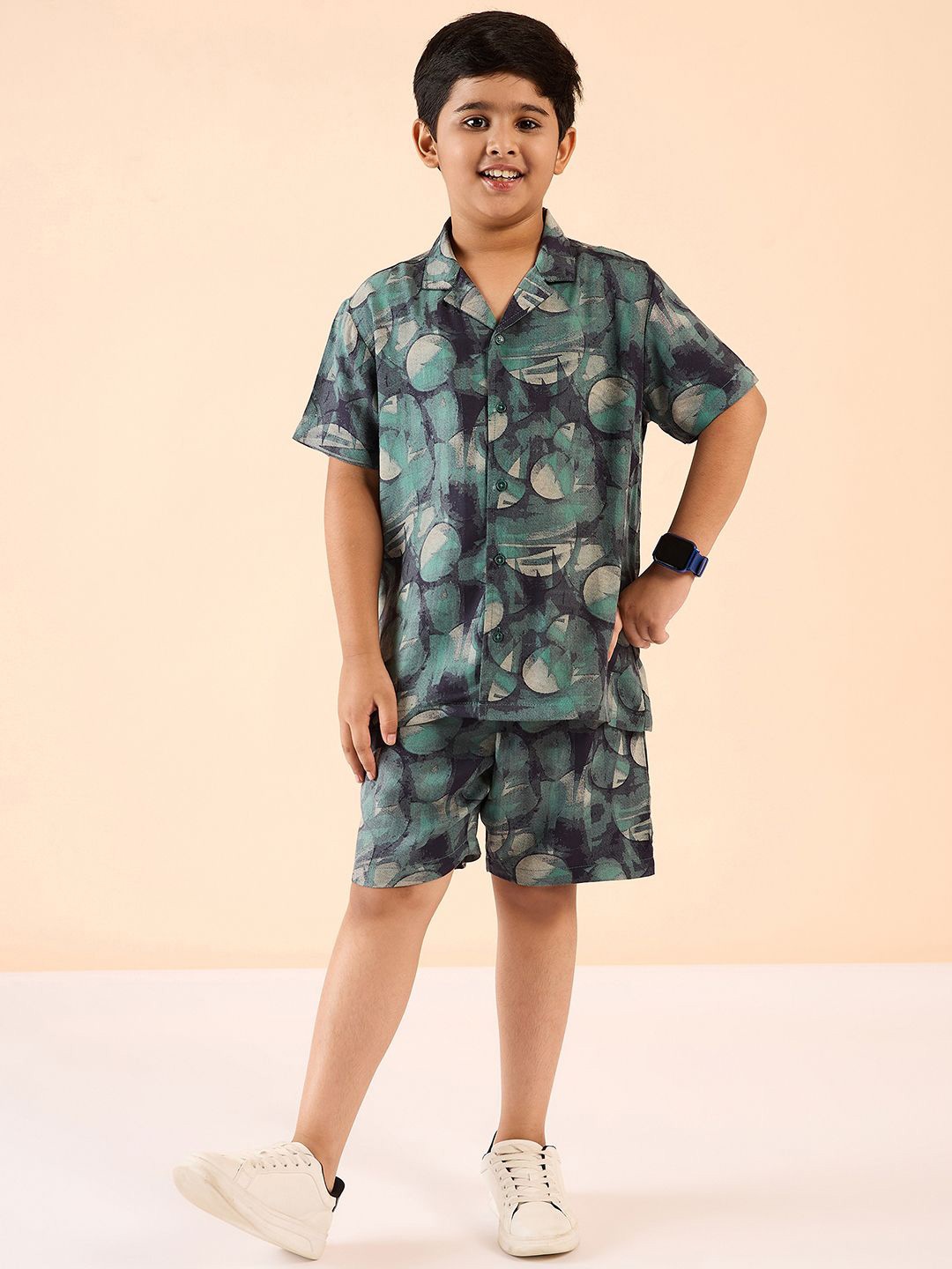 

Stylo Bug Boys Printed Short Sleeves Shirt with Shorts, Green