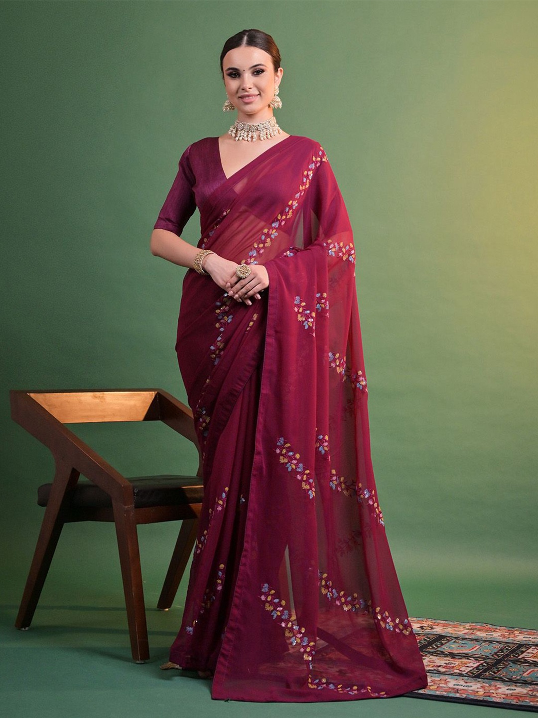 

Ishin Floral Pure Georgette Saree, Maroon