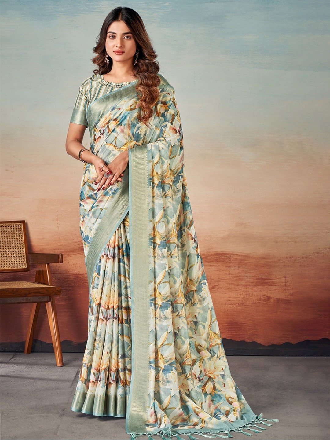 

MySilkLove Floral Zari Banarasi Saree, White