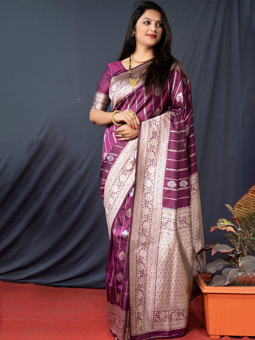 

KIMISHA Ethnic Motifs Woven Design Zari Kanjeevaram Saree, Burgundy