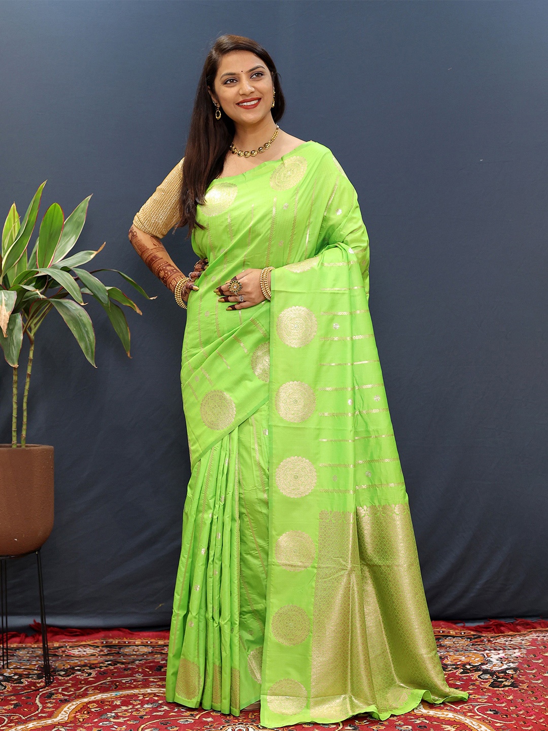 

KIMISHA Ethnic Motif Zari Woven Striped Kanjeevaram Saree, Green