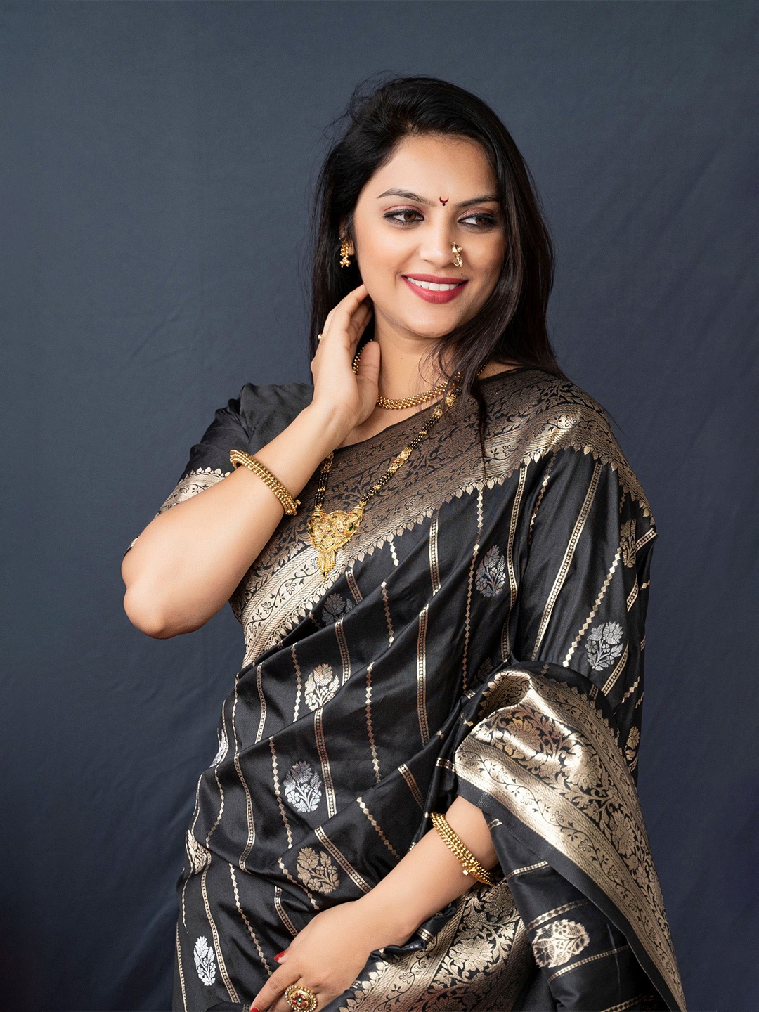 

KIMISHA Woven Design Zari Kanjeevaram Saree With Blouse Piece, Black