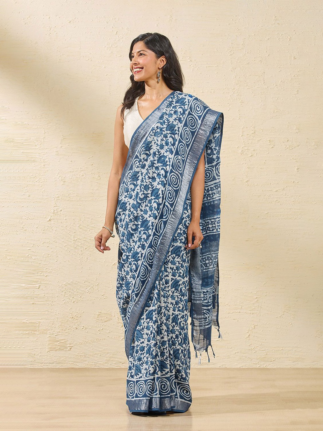 

Taneira Ethnic Motif Dabu Zari Saree, Blue