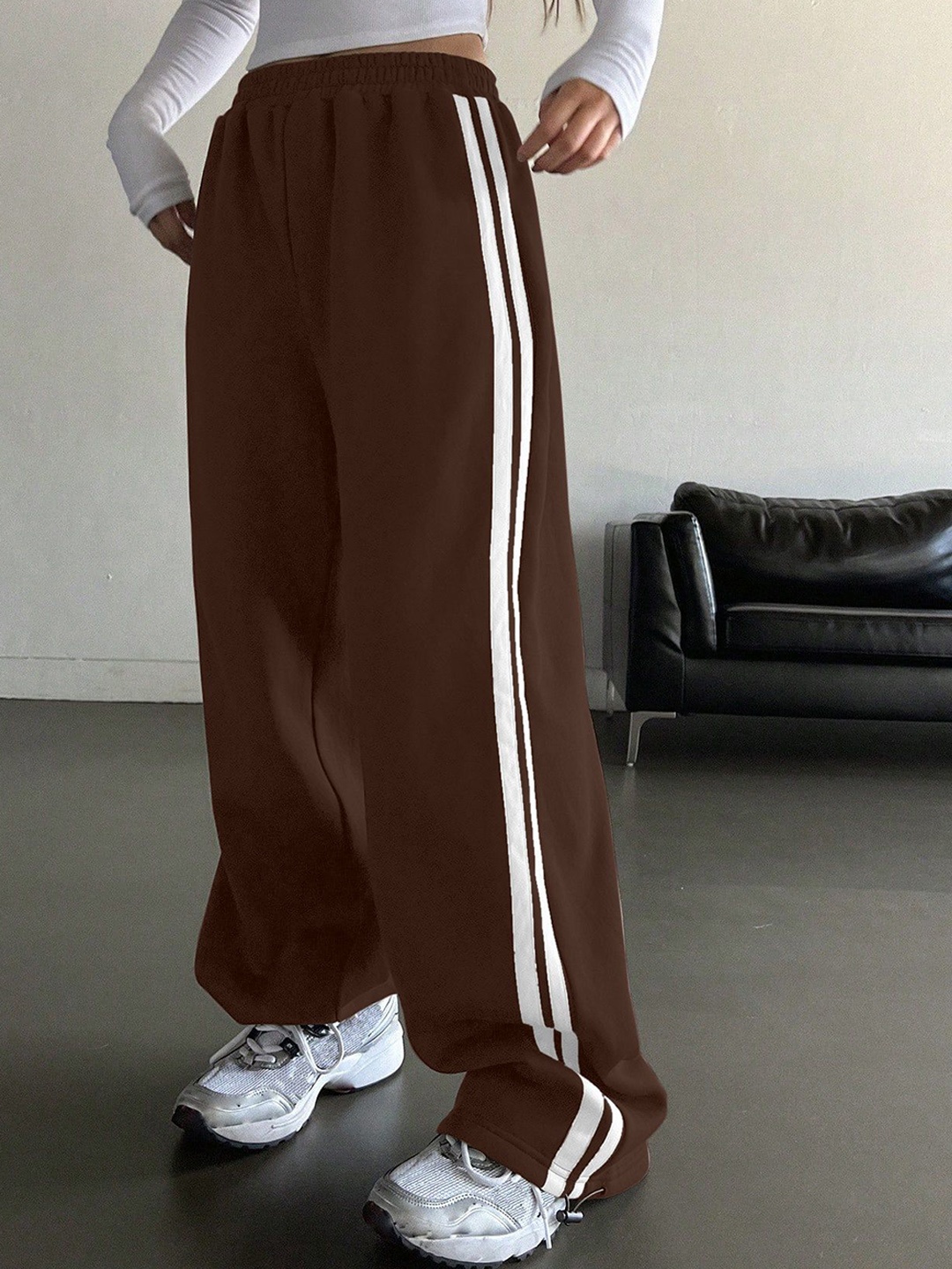 

AAHWAN Women Loose Fit High-Rise Stretchable Trousers, Brown