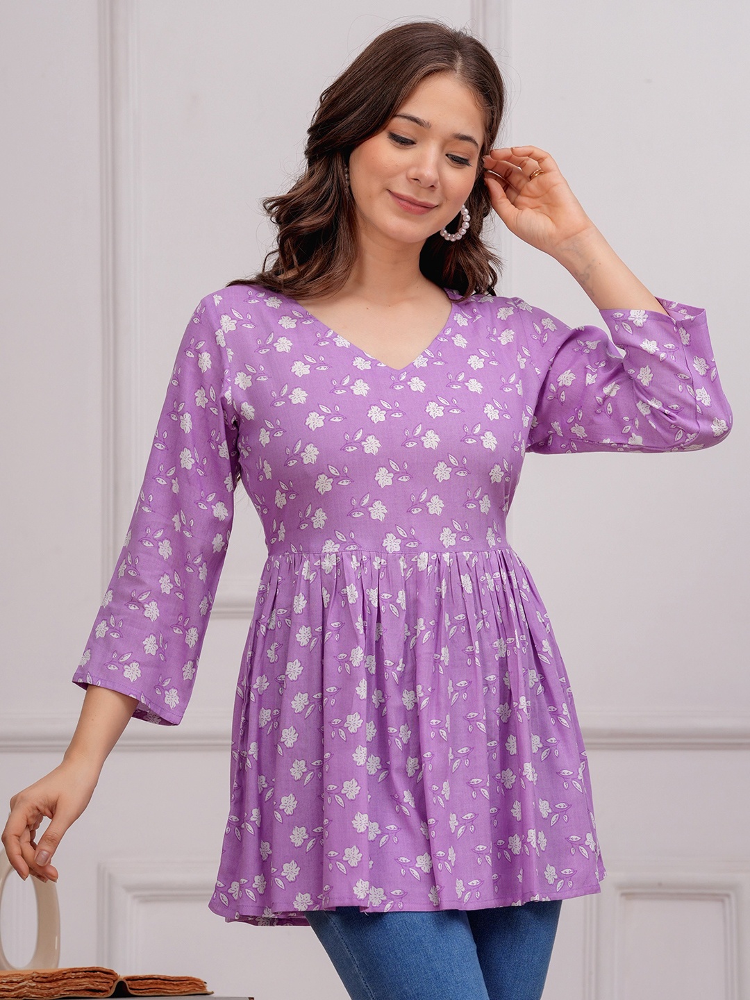 

INDIANIC Floral Printed V-Neck Kurti, Lavender