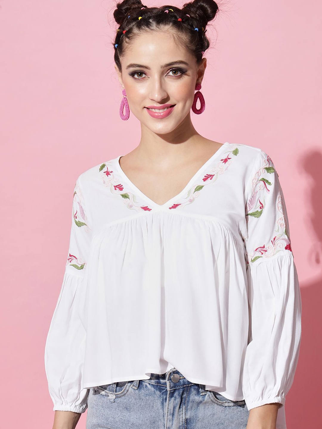 

ARDITA Floral Embroidered V-Neck Cuffed Sleeves Top, White