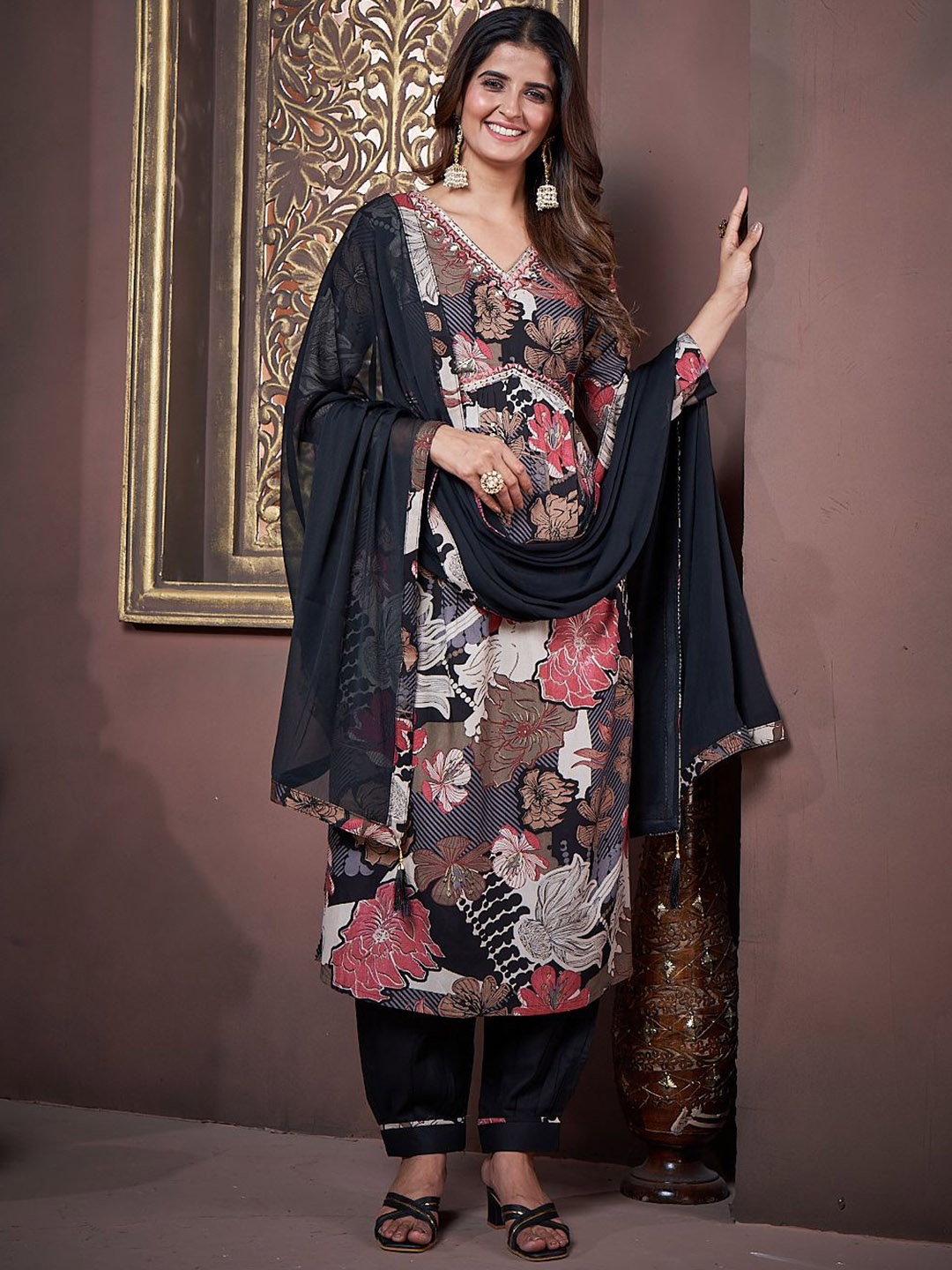 

Rujave Floral Printed Mirror Work V-Neck Straight Kurta With Trousers & Dupatta, Black