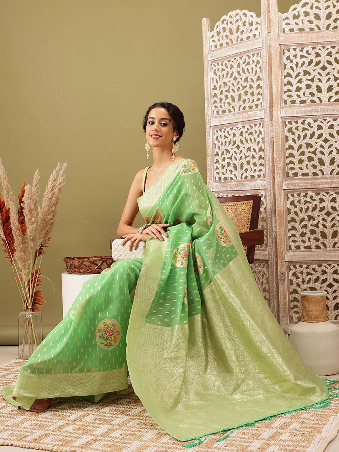 

Silk Land Ethnic Motif Zari Woven Jamdani Saree, Green