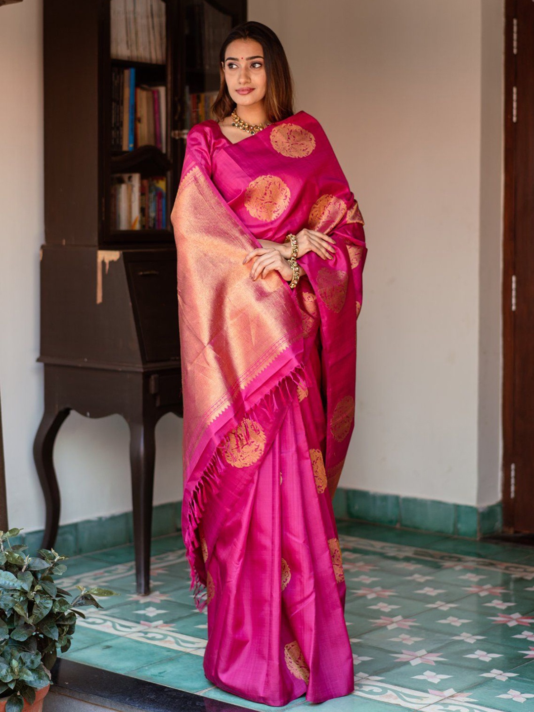 

Upalksh Woven Design Zari Kanjeevaram Saree, Pink
