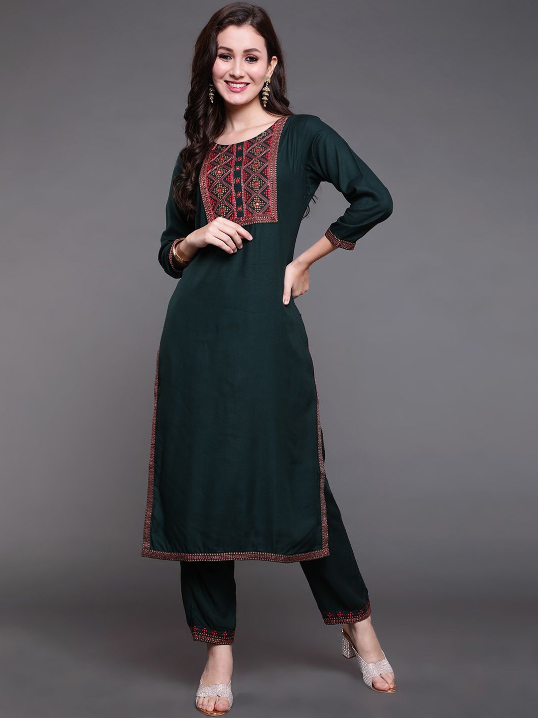 

antaran Ethnic Motifs Embroidered Thread Work Straight Kurta With Trousers, Green