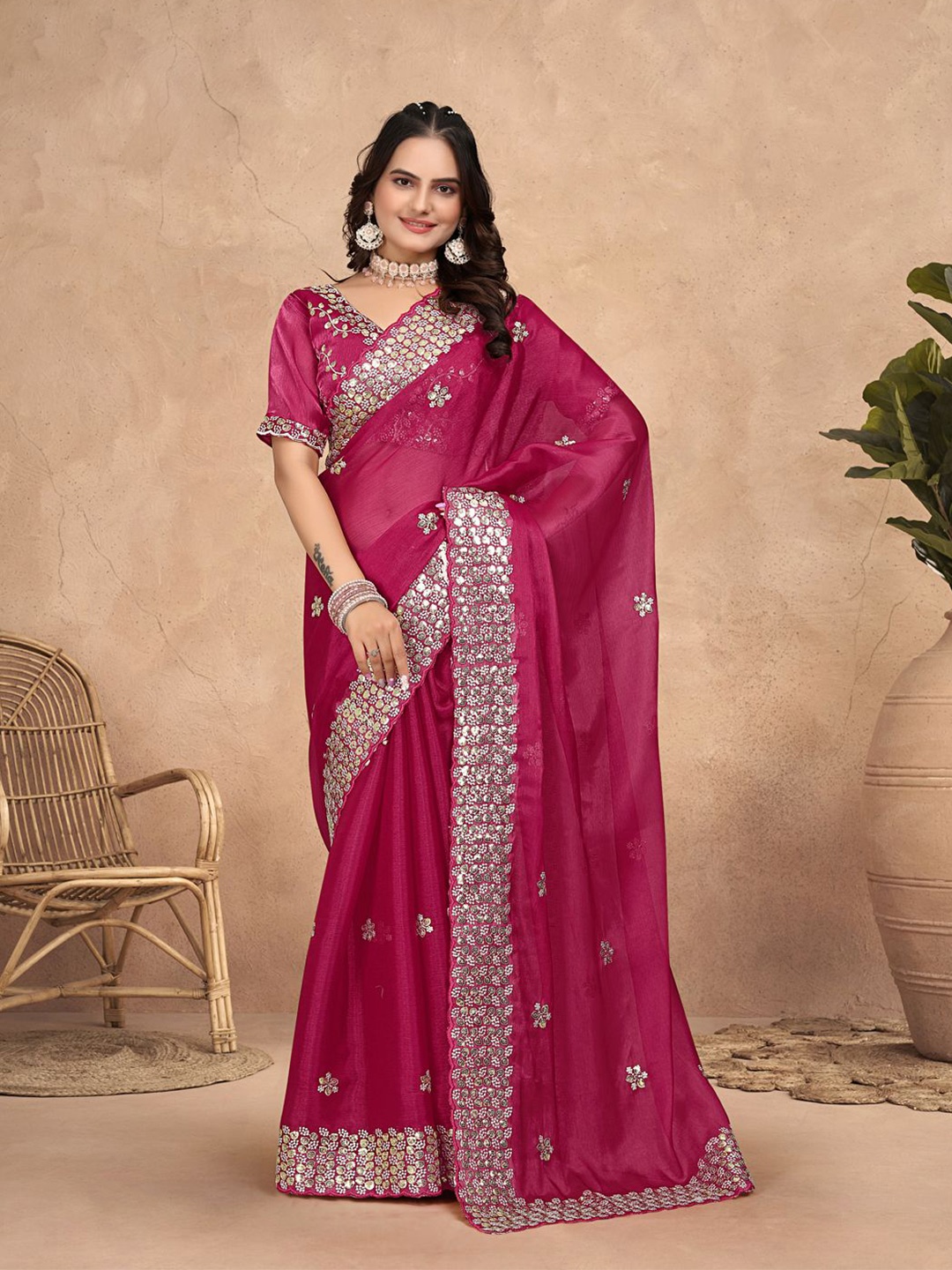 

Pionex Ethnic Motifs Embroidered Sequinned Saree, Pink