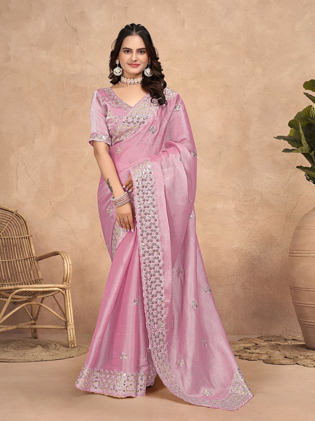 

Pionex Ethnic Motifs Embroidered Sequinned Saree, Pink