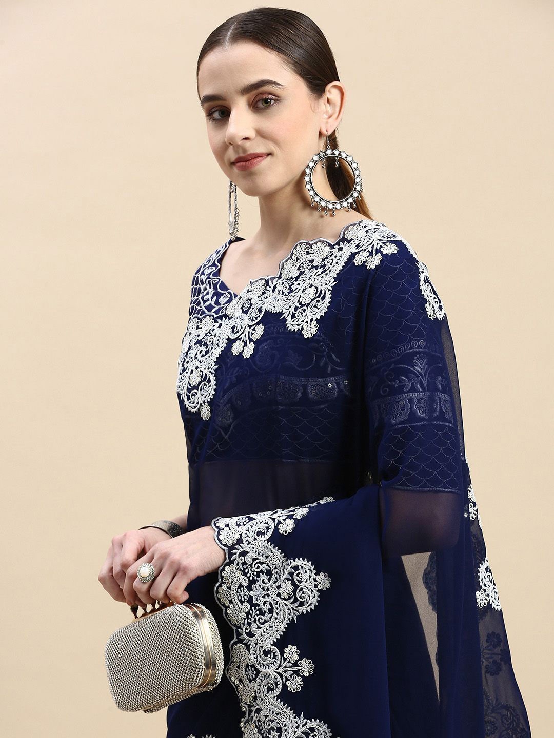 

HERE&NOW Solid Embroidered Saree, Blue