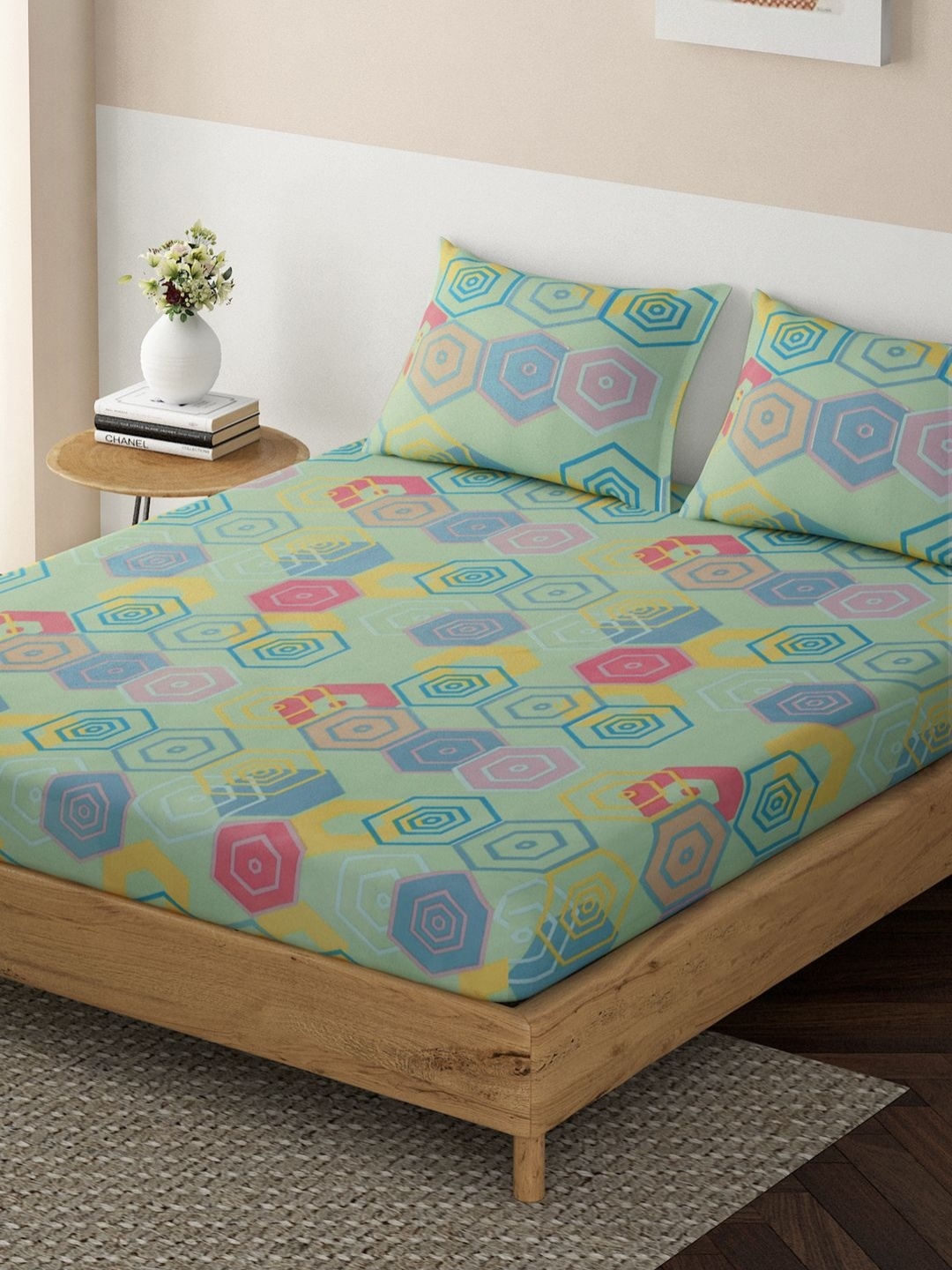

HOKIPO Green & Blue Geometric Fitted Cotton 140 TC King Bedsheet with 2 Pillow Covers
