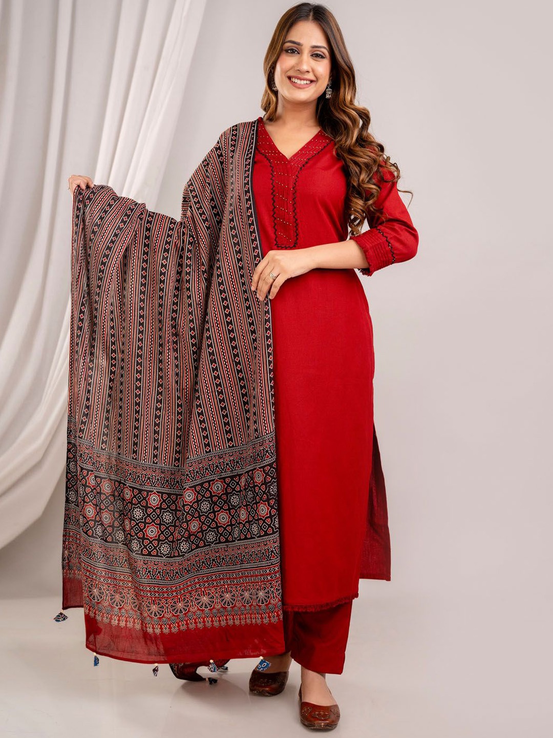 

Meena Bazaar Geometric Yoke Design Thread Work Straight Kurta With Trousers & Dupatta, Maroon