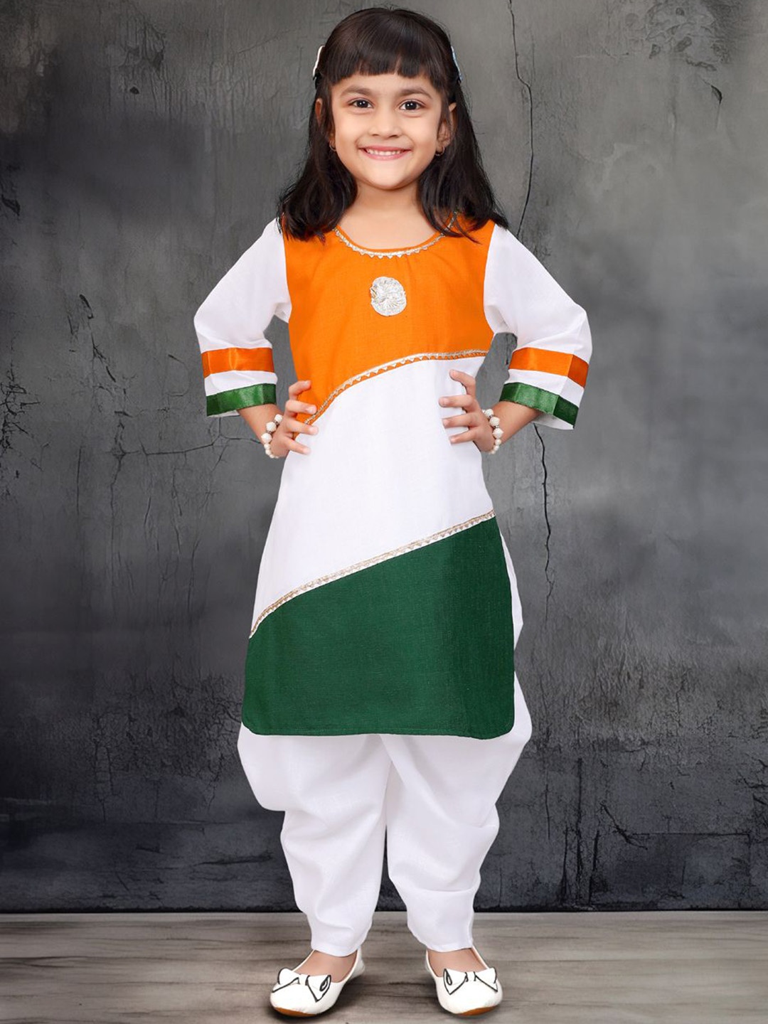 

BAESD Girls Colourblocked Regular Gotta Patti Pure Cotton Kurta with Salwar, White
