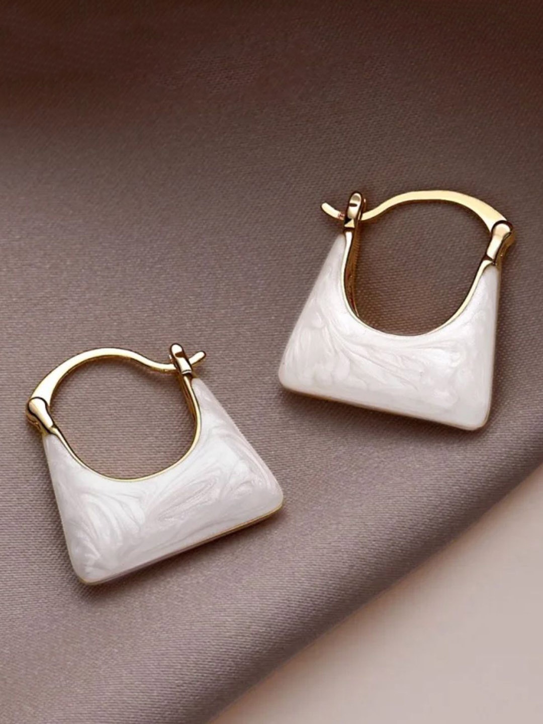 

ISHKAARA Gold-Plated Contemporary Hoop Earrings