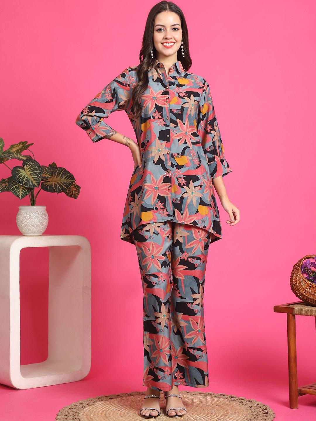

Claura Printed Chanderi Silk Tunic & Trousers Co-Ords Set, Black